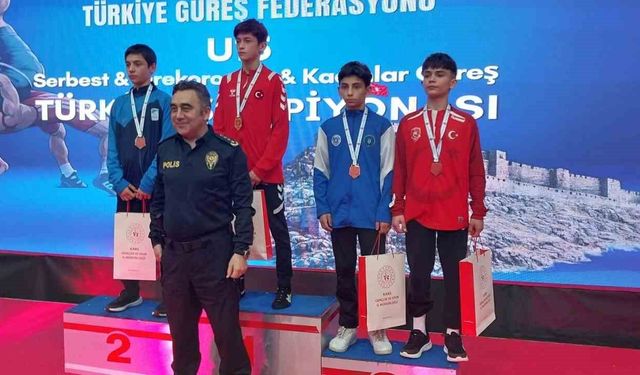 Bursa Büyükşehir Belediyespor güreşçileri Türkiye Şampiyonası'nda 3 madalya elde etti