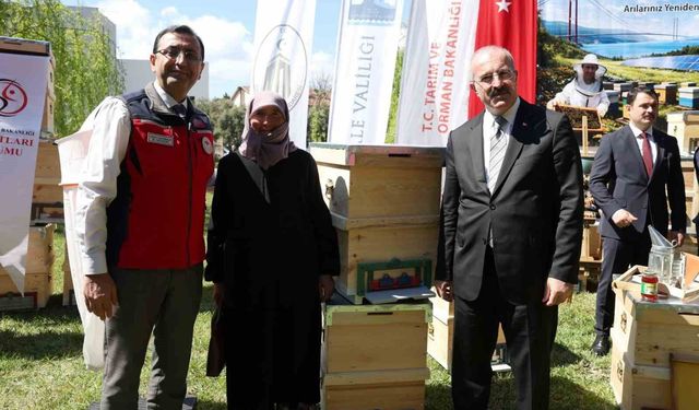 Çanakkale'de orman yangınlarından etkilenen arıcılara 2 bin kovan dağıtımı yapıldı