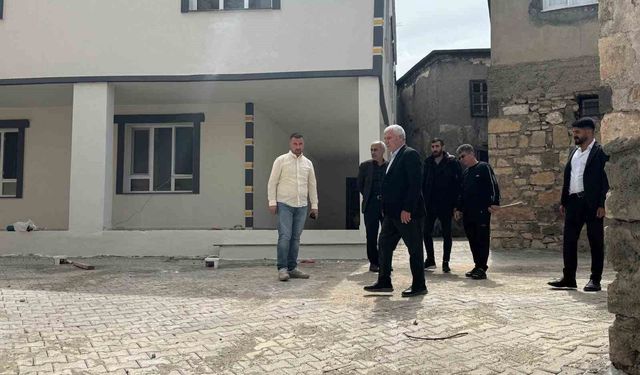 Çermik'te bozuk yolların onarımı başladı