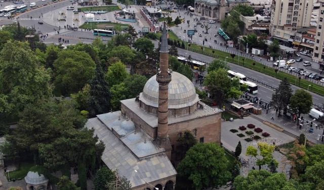 Cuma hutbesi: 'Çocuklarımız, çok yönlü tehditlerle karşı karşıya'