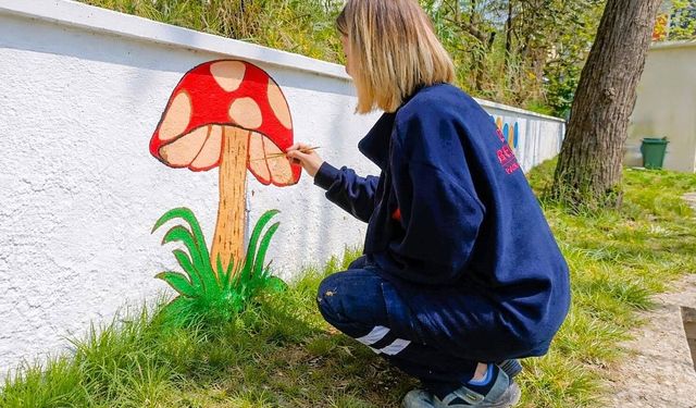 Efeler'de parklar daha canlı hale geliyor