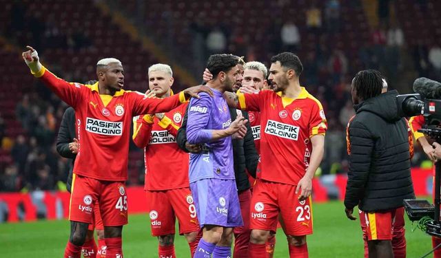 Galatasaray taraftarları Günay Güvenç'i yalnız bırakmadı