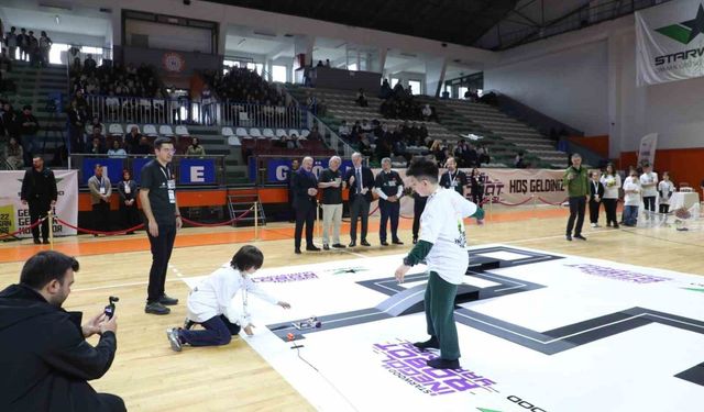 İnegöl'de genç mühendisler robotlarıyla yarıştı