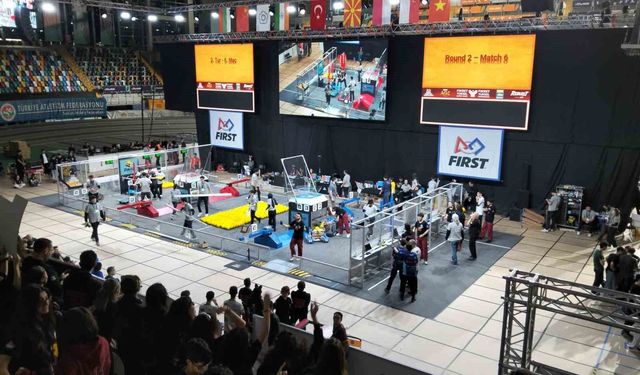 İzmit'teki Robotik Ekipler, Turknet'in Teknolojik Desteğiyle FRC Yarışmasında Sahne Aldı
