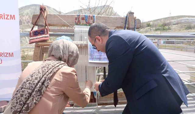 Kapadokya'da turistler halı dokuyup çömlek yaptı