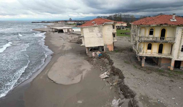 Kıyı erozyonu villaları yıktı, bakanlık harekete geçti