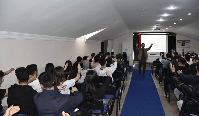 Köyceğiz'de 'Gençler İçin Sağlıklı Yaşam' semineri