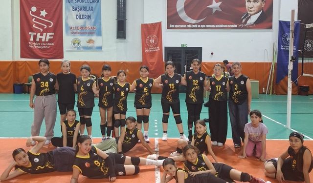 Köyceğiz'de minik voleybol kaptanları yetişiyor