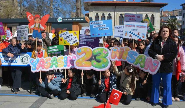 'Maarifin Kalbinde Çocuk' korteji