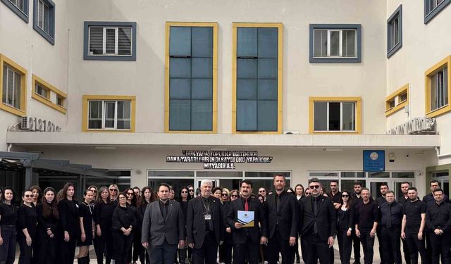 MTK Okulları'nda şiddete karşı siyah giyinerek protesto
