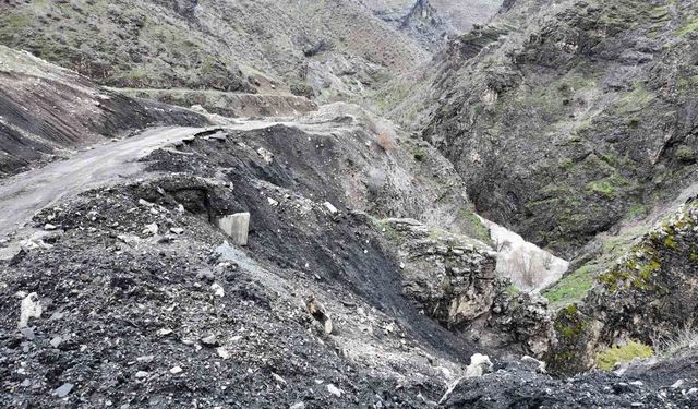 Şırnak'ta heyelan nedeniyle yollar kapandı