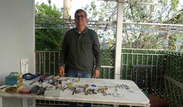 Teknolojinin Gölgesinde 35 Yıl Saatçilik Yapan Usta, 12 Yıldır Evinde Hobi Olarak Mesleğini Yaşatıyor