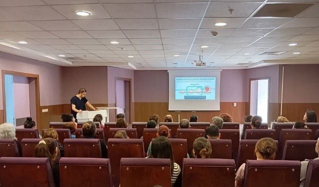 Tunceli'de sağlık çalışanlarına kolorektal kanser üzerine eğitim verildi