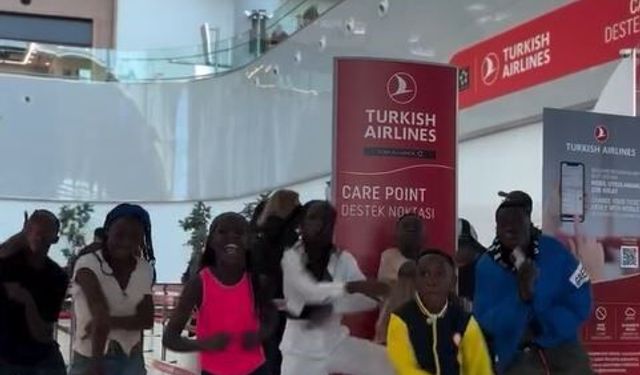 Uganda kökenli 'Hypers Kids Africa' grubundan A Milli Takım'a özel dans gösterisi