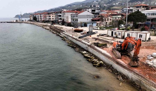 Ulaşlı'da deniz taşkınlarına karşı dalga kırıcı set inşa ediliyor