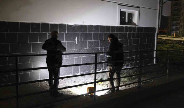 Üniversite öğrencisi kız, arkadaşının evinden düşerek ağır yaralandı