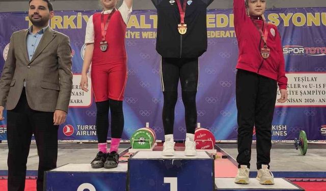 Zümra Yurtseven, U15 Türkiye Halter Şampiyonu oldu