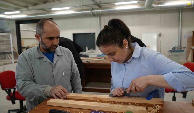 Ahşap oyma sanatı, yeni kursla gelecek nesillere aktarılıyor