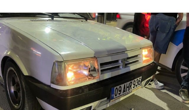 Alkol alarak şampiyonluk kutlaması yaptı, park halindeki 2 araca çarptı