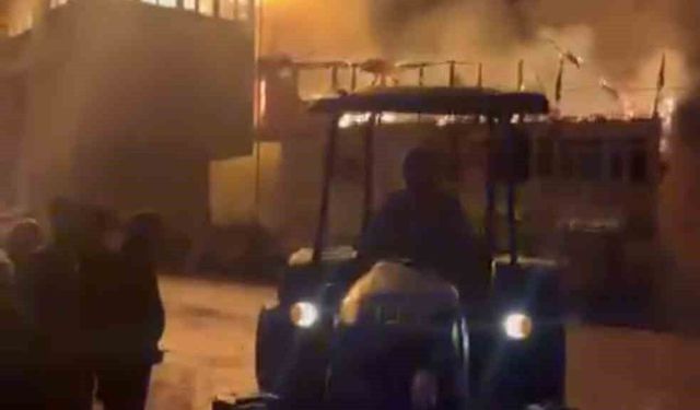 Amasra'da bir evde çıkan yangın cami ve köy konağını etkiledi