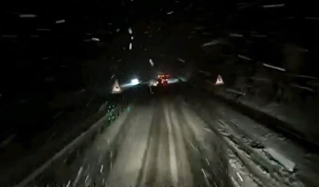 Ani kar yağışı bazı yolları ulaşıma kapattı