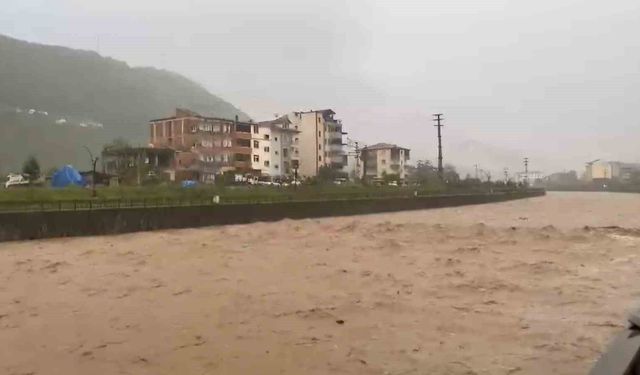 Araklı ilçesinde etkili yağışlar felaket yarattı