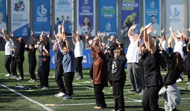 Bağcılar'da çocuklar ve büyükler zumba etkinliğinde buluştu