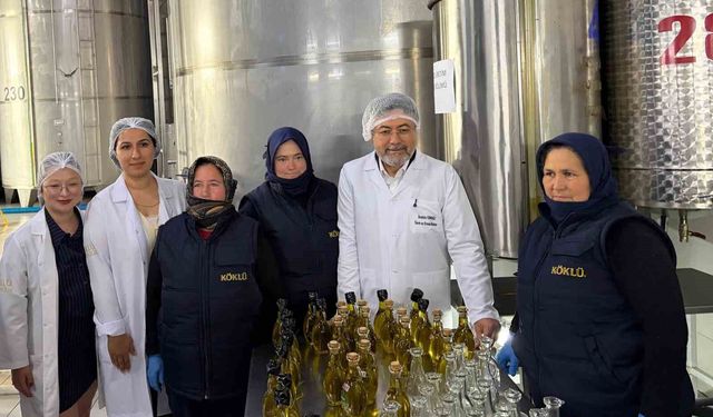 Bakan Yumaklı, Ayvalık'taki zeytinyağı fabrikasını inceledi
