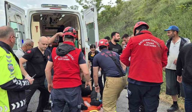 Balıkesir'de tır devrildi: 1 yaralı