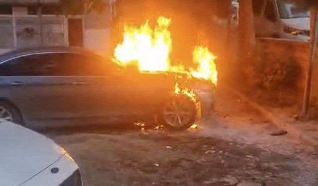 Batman'da park halindeki araçta yangın çıktı