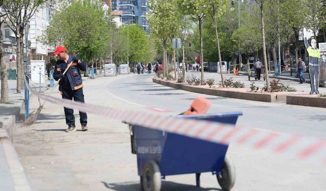 Bayramda görevlerini bırakmadılar: Temizlik işçilerinden örnek davranış
