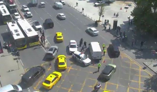 Beşiktaş'ta polis memuruna ticari araç çarptı