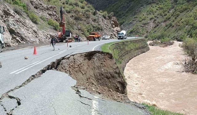 Beytüşşebap'ta sel felaketinin ardından temizlik çalışmaları başladı