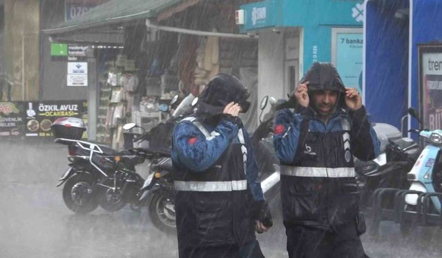 Bolu'da ani sağanak yağmur yaşamı olumsuz etkiledi