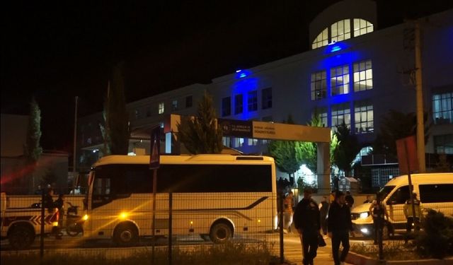 Burdur KYK yurtlarında temizlik malzemeleri devrildi, öğrenciler güvenlik nedeniyle tahliye edildi