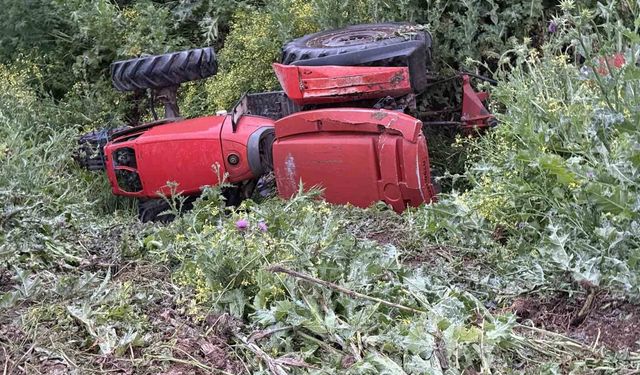 Bursa'da feci kaza: Devrilen traktör sürücüyü canından etti