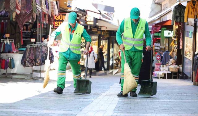 Bursa'nın dünyaca ünlü tarihi alanlarına özel temizlik ekibi