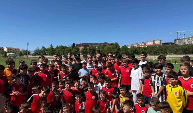 Cengiz Ünder, Balıkesir'de gençlerle buluştu