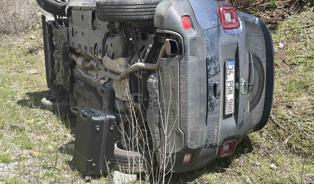 Cip ve hafif ticari araç çarpıştı: 3 kişi yaralı