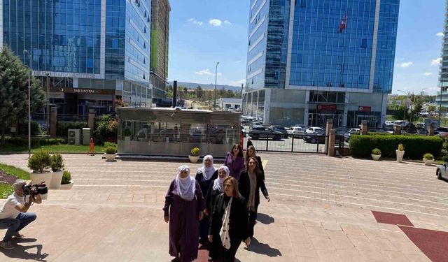 Doğan'dan CHP'ye anneler günü ziyareti