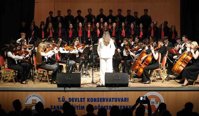 Edirne Lisesi konseri unutulmaz anlara ev sahipliği yaptı: Genç yetenekler büyük beğeni topladı