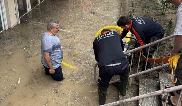 Edirne'de sağanak yağmur iş yerlerini su bastı