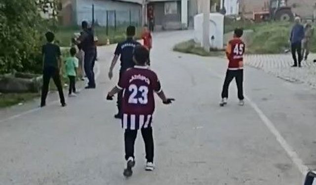 Elazığ'da çocuklarla jandarmadan anlamlı buluşma: Futbol maçı heyecanı