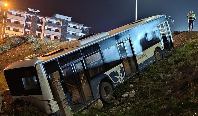 Elazığ'da halk otobüsü kontrolden çıktı