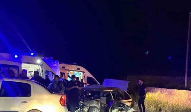 Elazığ'da otomobil ve traktör çarpıştı: 5 kişi yaralı