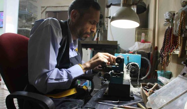 Engelli Abdurrahman, tespih ustalığıyla hayata tutundu