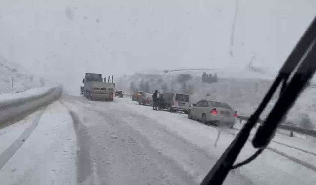Erzurum'da Mayıs ayında kar sürprizi