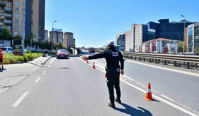Esenyurt'ta sürücülere trafik ve ilk yardım eğitimi verildi