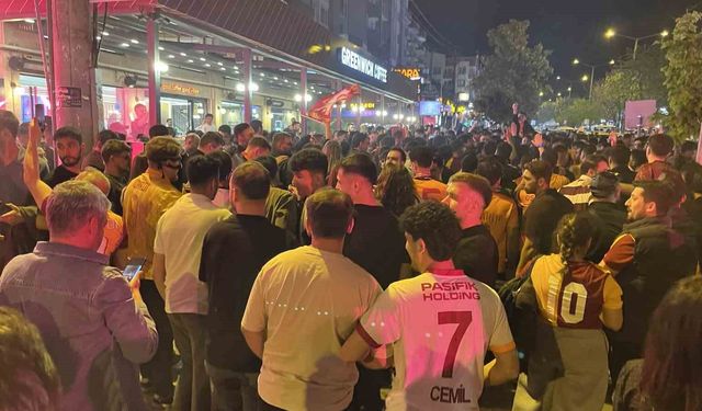 Galatasaray, Bursa'da 26. şampiyonluğunu coşkuyla kutladı