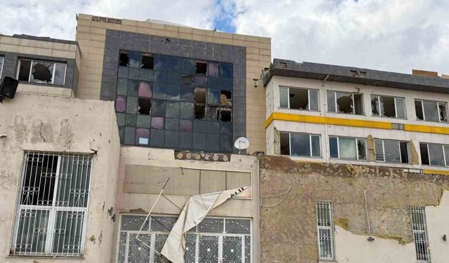 Gaziantep'teki fırtına okulda büyük hasara yol açtı